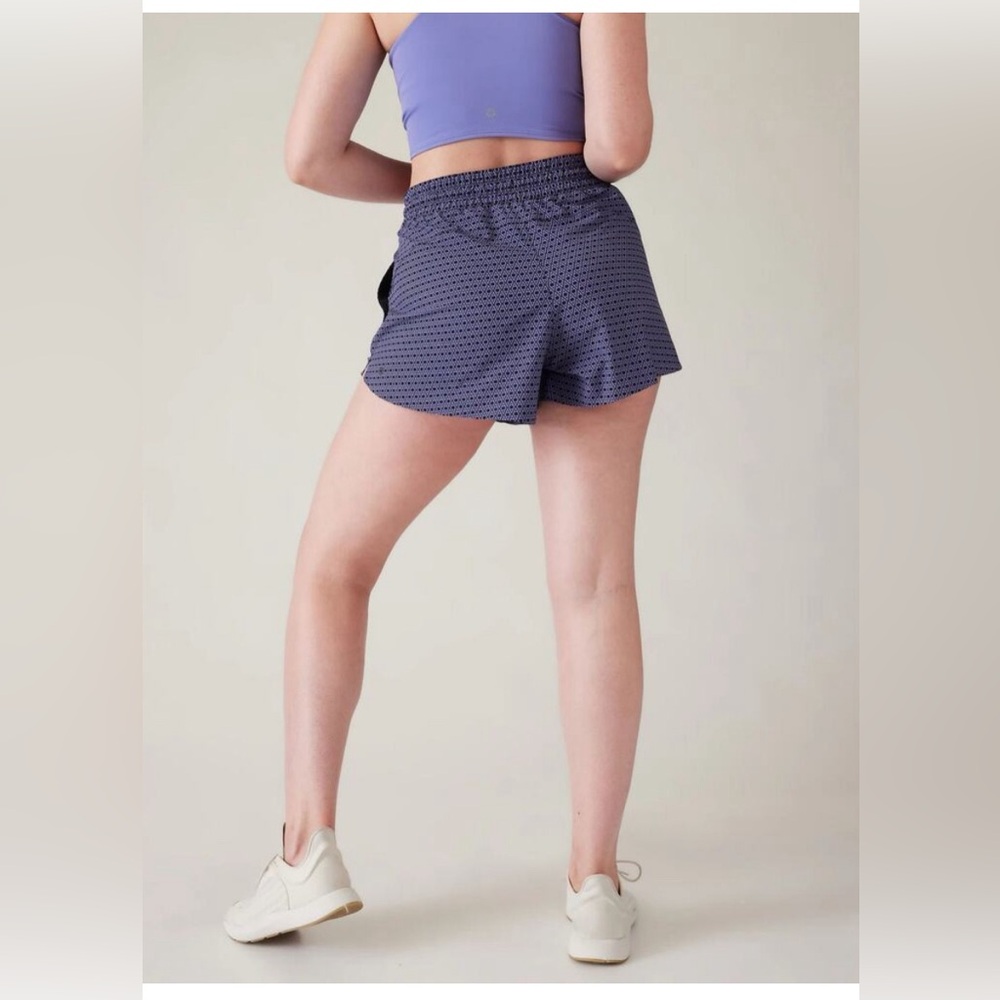 NWT Athleta Geometric Purple Crossroads Pocket Running Shorts Small - Picture 2 of 11